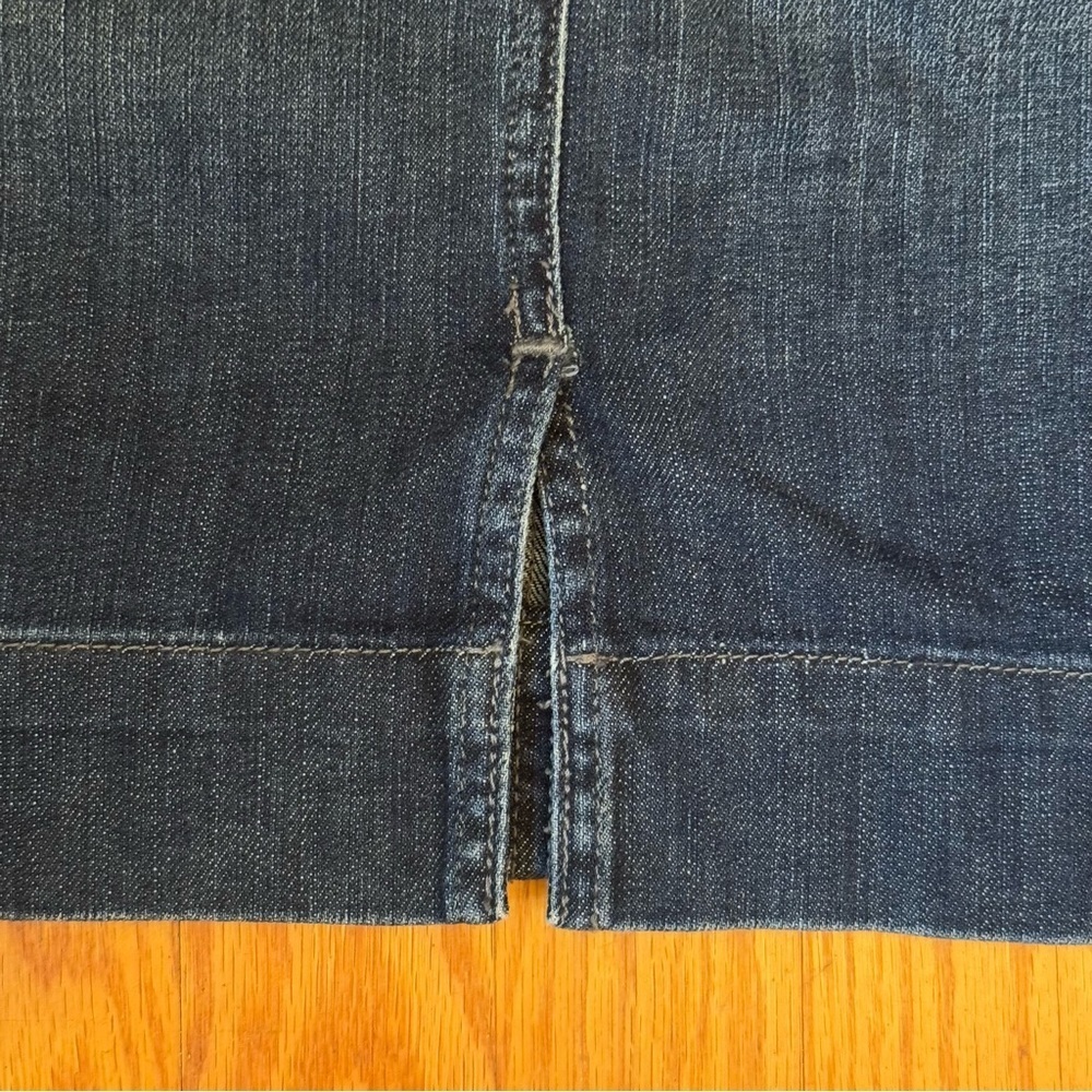 Levi’s Denim Dark Wash Skirt Women’s Size 4 - Picture 7 of 11